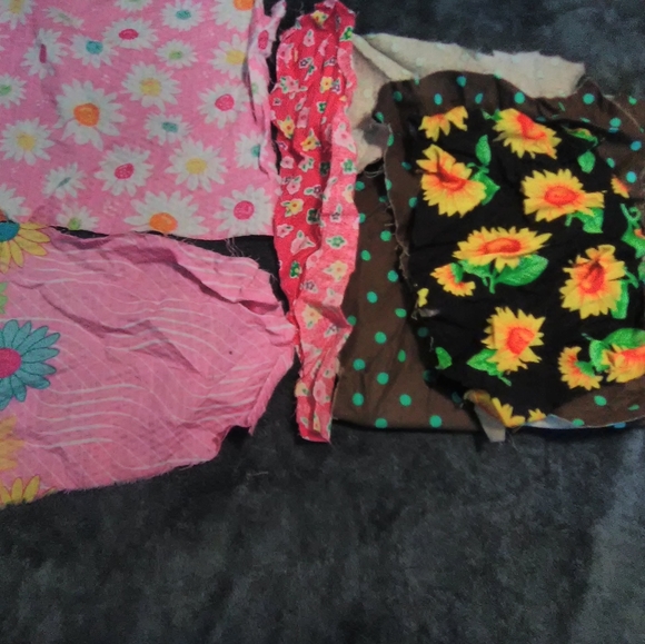 Copied bits of flowered fabric - Picture 2 of 2